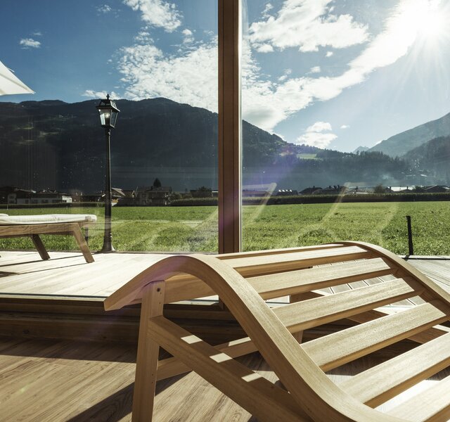 Sauna mit Panoramablick: Gartensauna im Wellnesshotel THERESA Zillertal