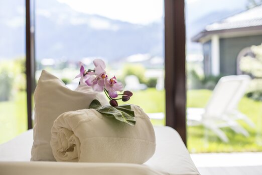 Wellnessurlaub Spa Kabine Ausblick Hotel Theresa im Zillertal