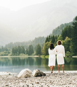 Auszeit zu Zweit Paar am See Hotel Theresa im Zillertal